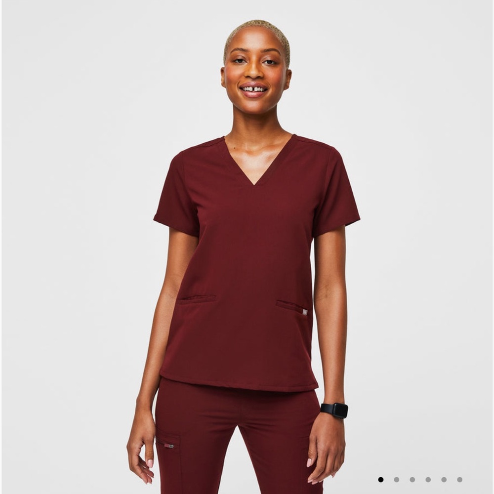 Figs Casma Three Pocket Scrub Top Burgundy Size: xxs